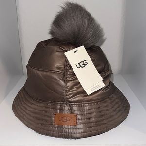 UGG Bucket Hat w/ Pom